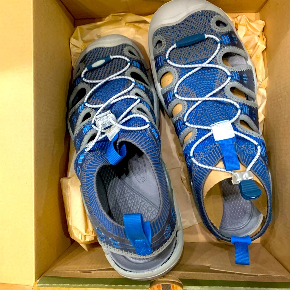 Keen men’s size 10 new never worn